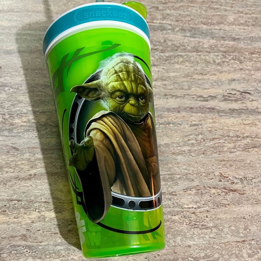 Star Wars 2-in-1 snackeez Yoda cup/snack bowl and straw